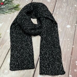 NWT Gap Black Rectangular Knit Scarf with Metallic Threads